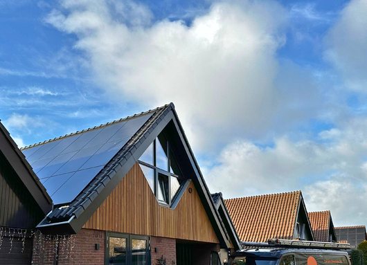 Slimme zonne-installatie met batterij in Bergschenhoek
